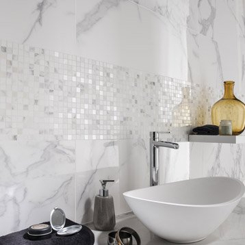 Carrelage mural brillant salle de bain