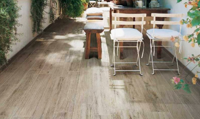 Carrelage exterieur effet parquet gris