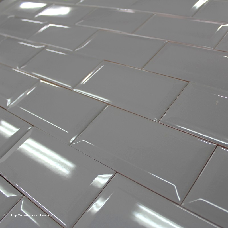 Carrelage mural cuisine gris et rouge