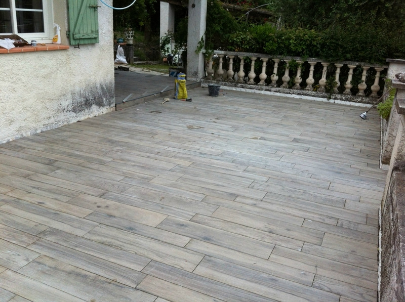 Carrelage terrasse façon bois