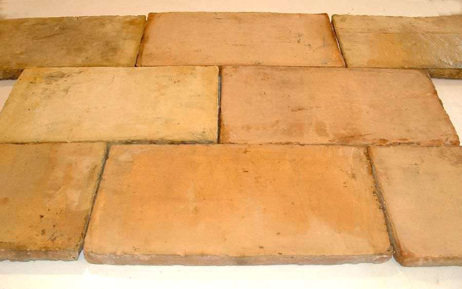 Carrelage ancien rouge jaune