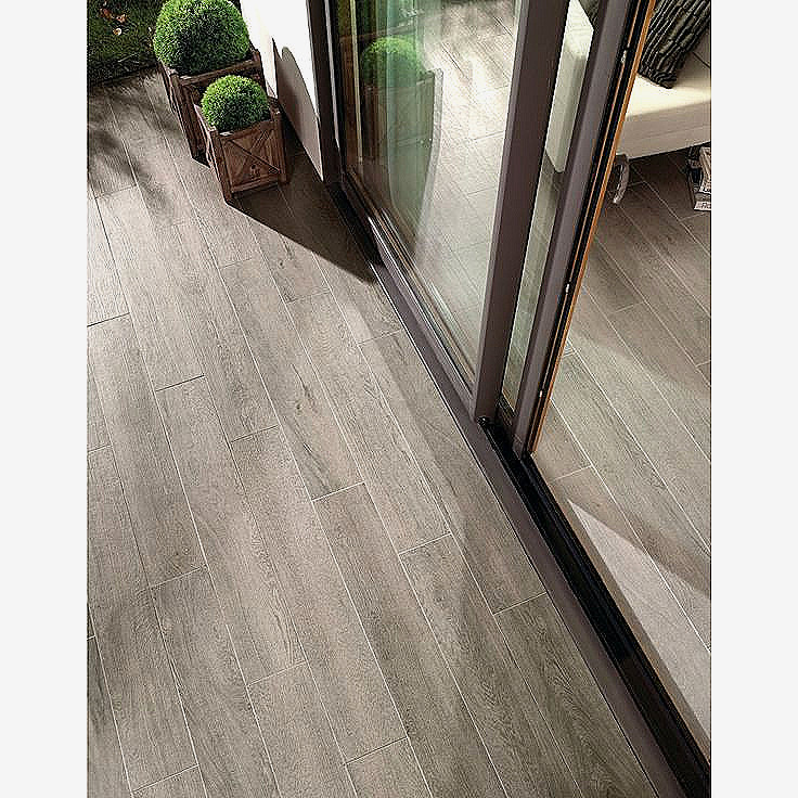 Carrelage gris tache