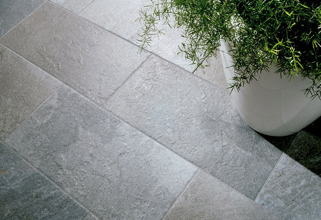 Carrelage antidérapant gris