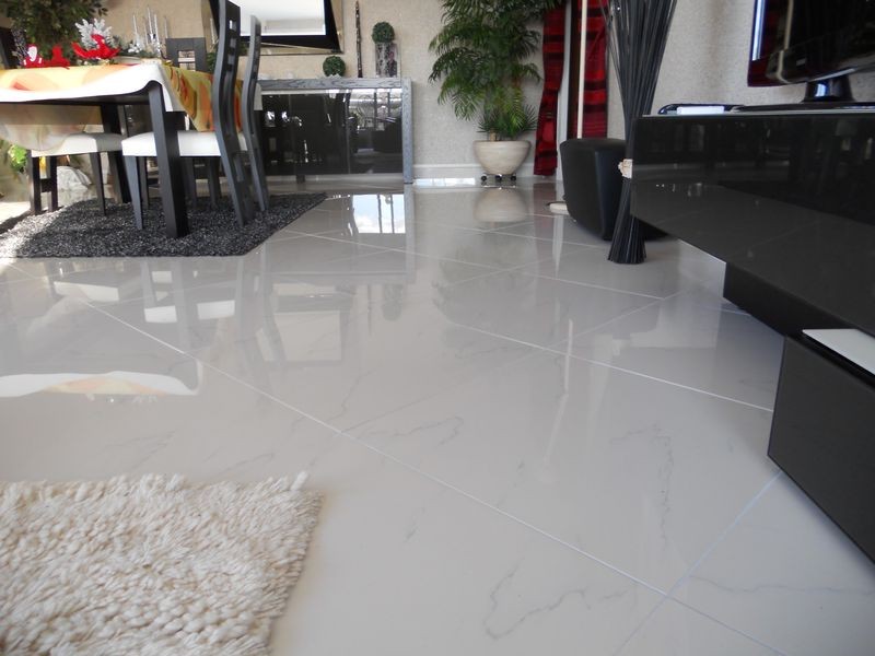 Carrelage blanc brillant grand