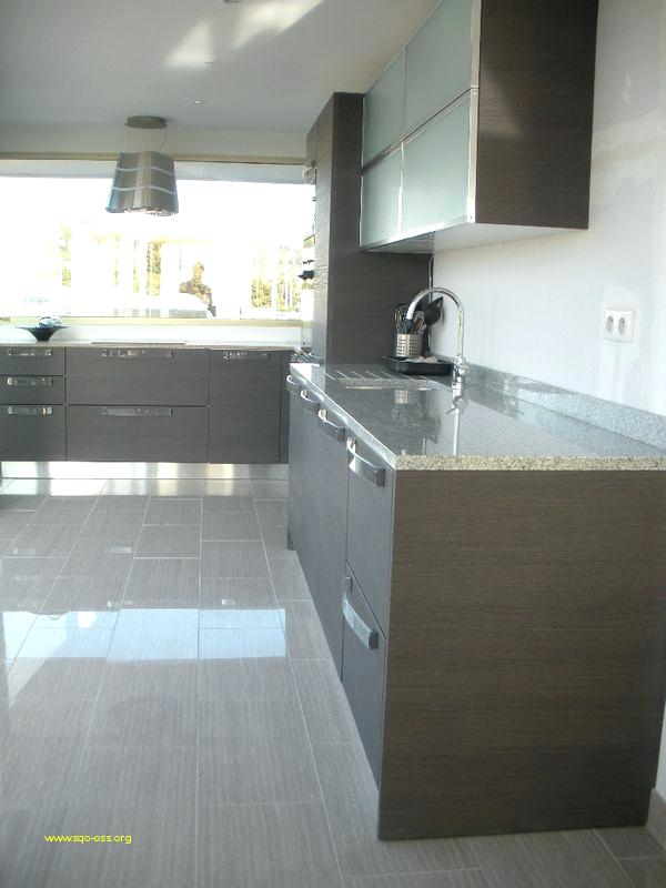 Carrelage gris anthracite brillant