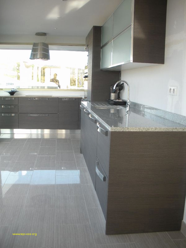 Carrelage gris anthracite poli