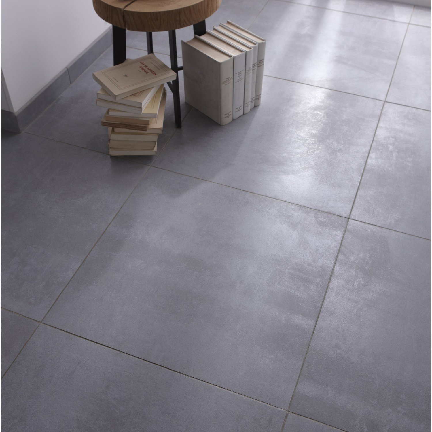 Carrelage gris pleine masse