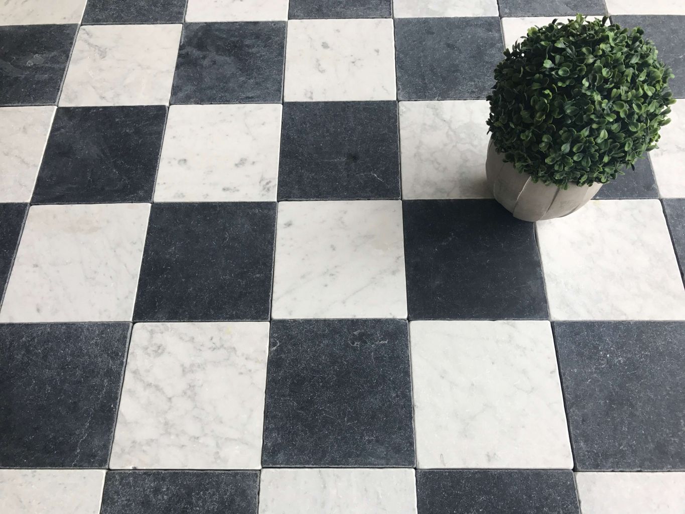 Carrelage blanc vieilli
