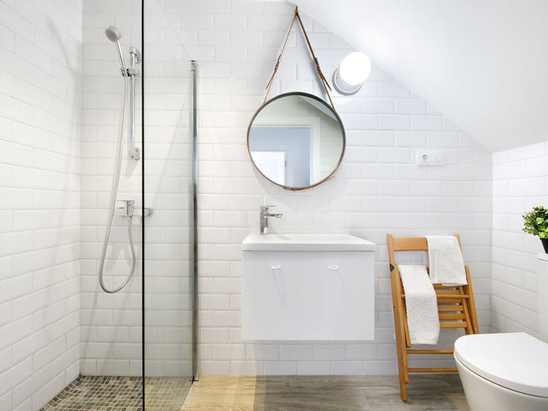 Carrelage blanc de salle de bain