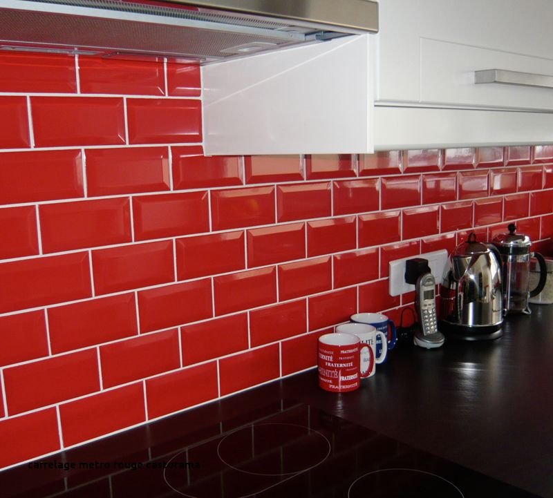 Carrelage mur cuisine rouge