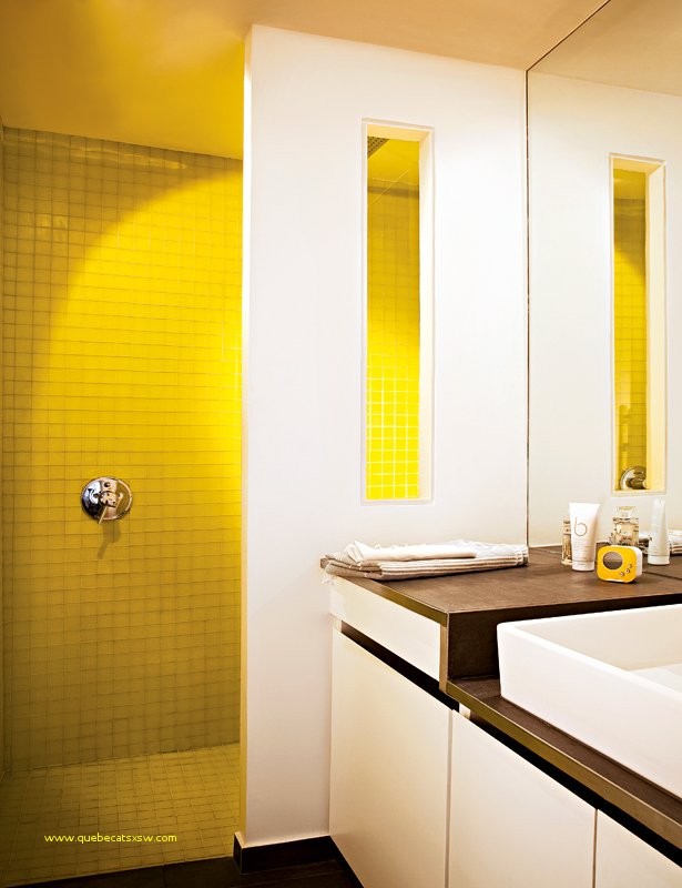 Carrelage jaune salle de bain