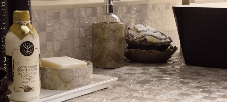 Carrelage salle de bain blanc cassé