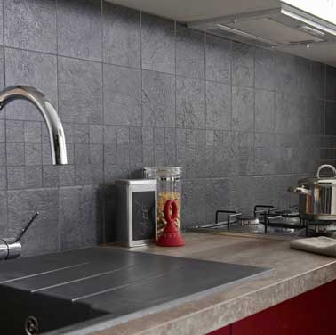 Modele de cuisine avec carrelage mural