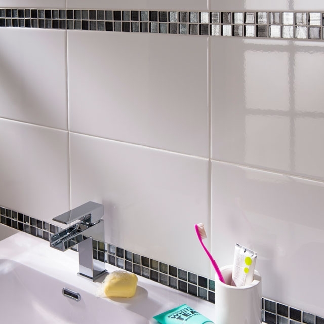 Carrelage blanc mural