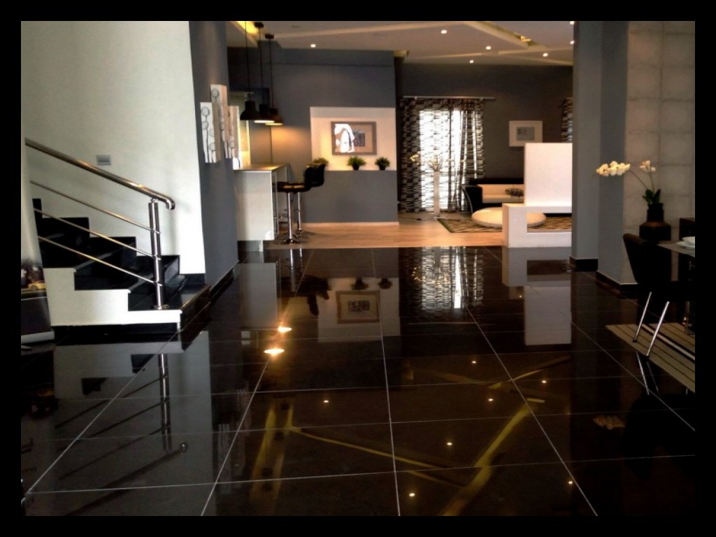 Carrelage noir brillant