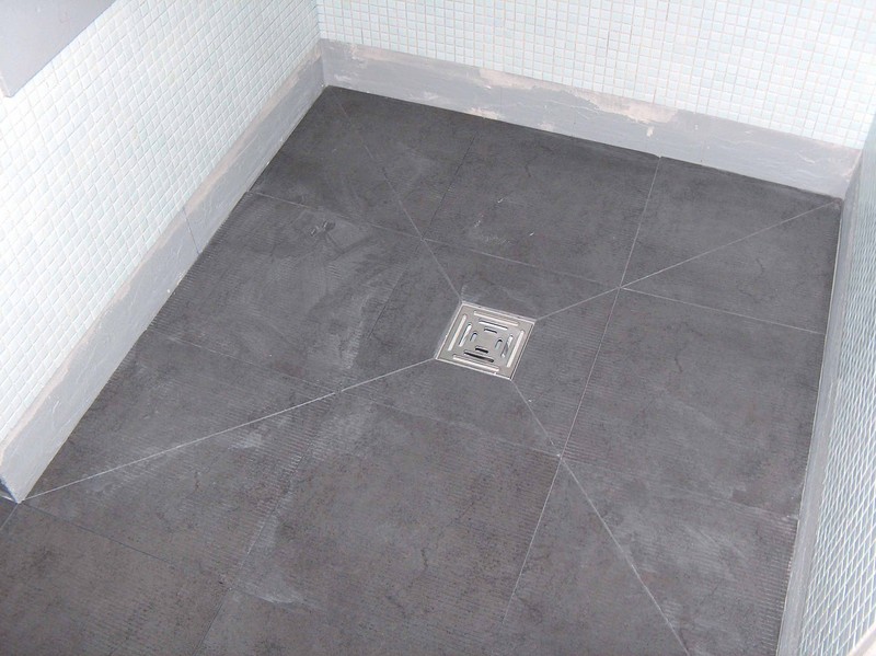 Pose carrelage mosaique receveur douche