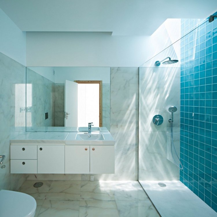 Carrelage bleu douche