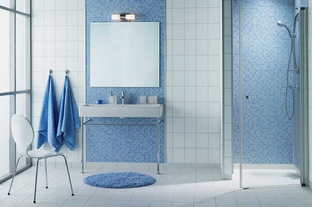 Carrelage bleu clair salle de bain