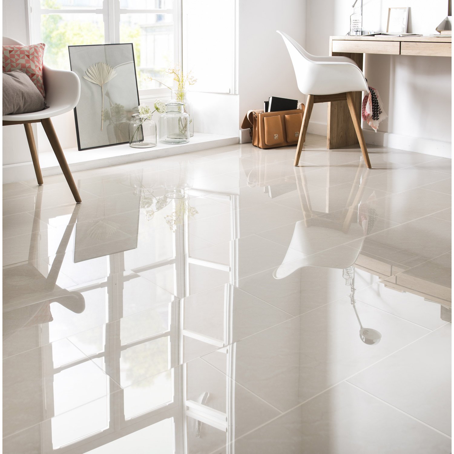 Carrelage beige lisse