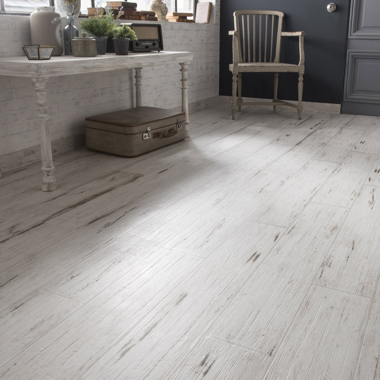 Joli carrelage imitation parquet