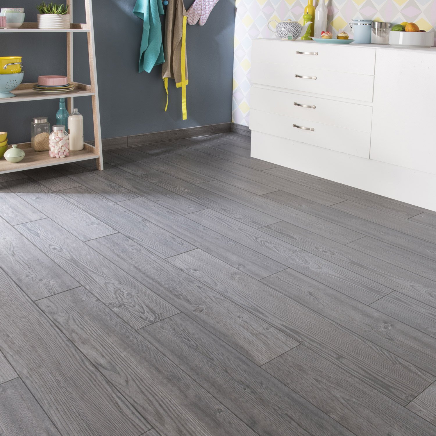 Carrelage imitation bois foncé