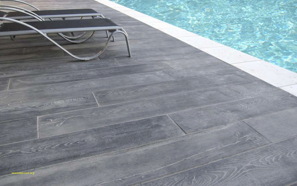 Carrelage exterieur imitation bois noir