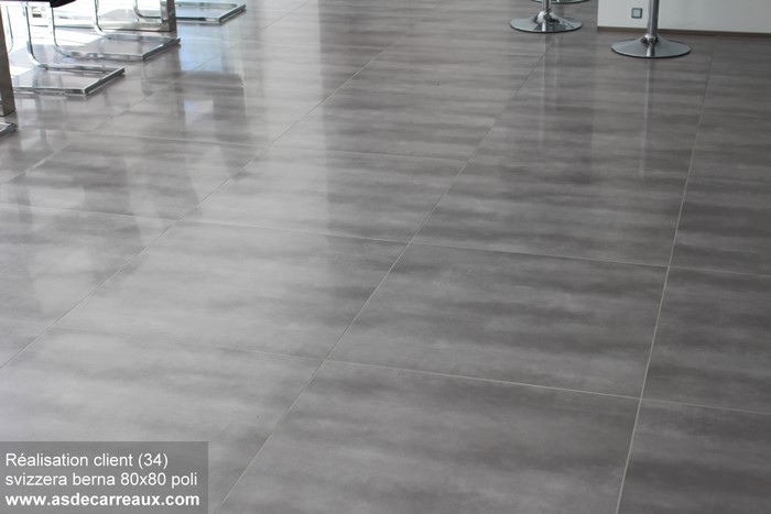 Carrelage interieur gris brillant