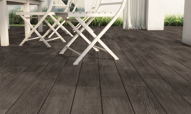 Carrelage gris anthracite pour terrasse