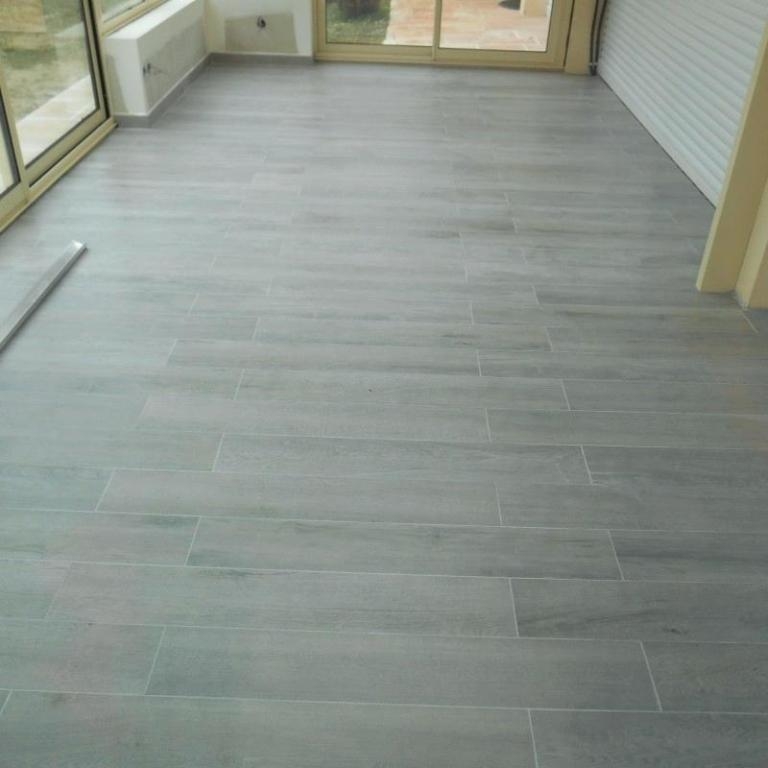 Pose carrelage imitation parquet joint perdu