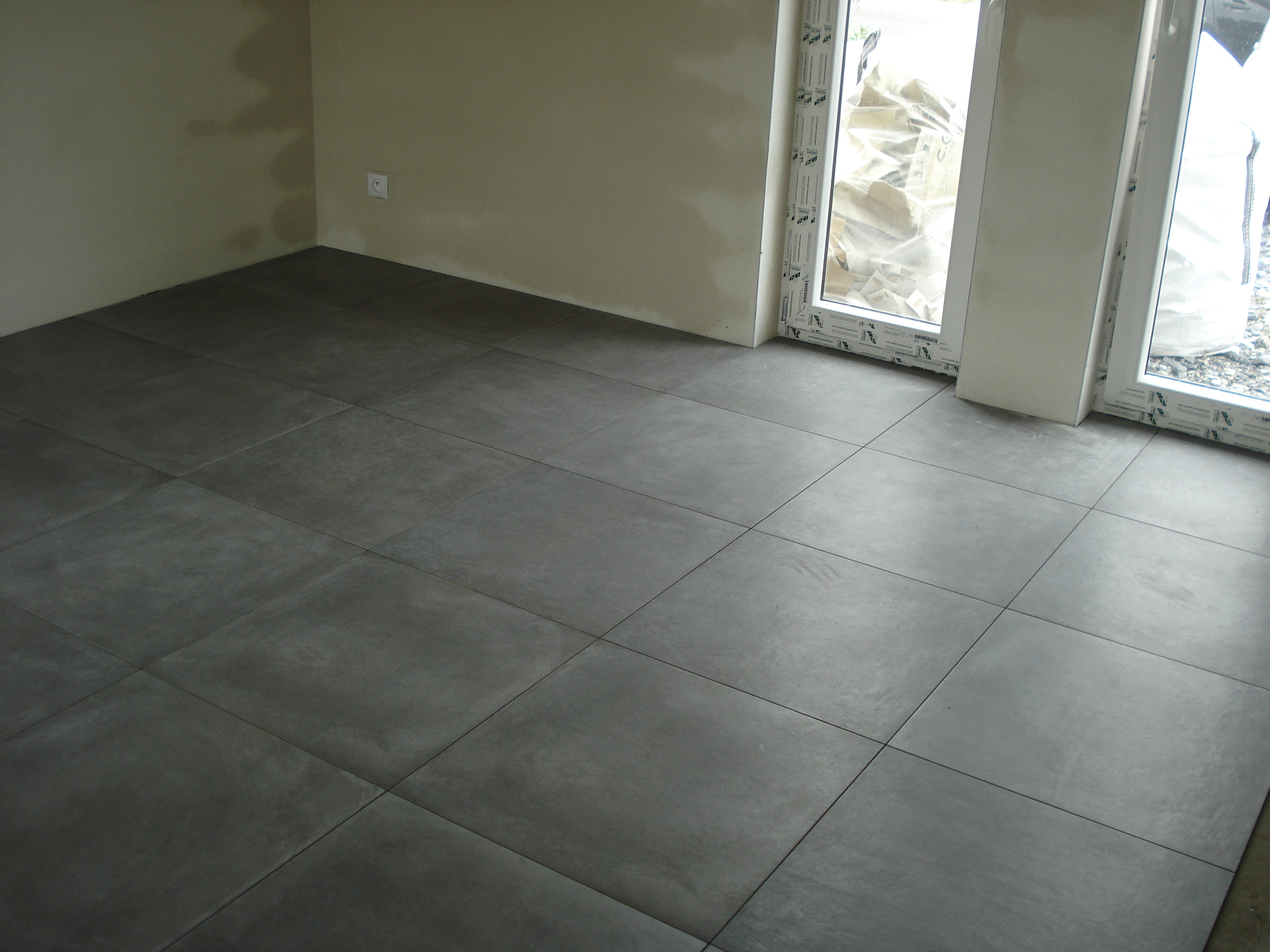 Carrelage gris anthracite avec joint gris