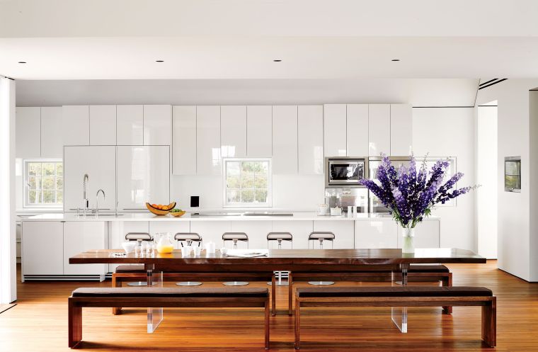 Photo cuisine blanche mur aubergine