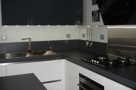 Cuisine blanc plan travail gris