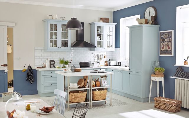Modele de cuisine en bois peint