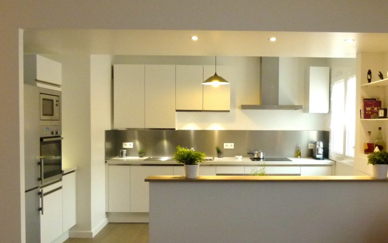 Modele de cuisine moderne ouverte sur salon