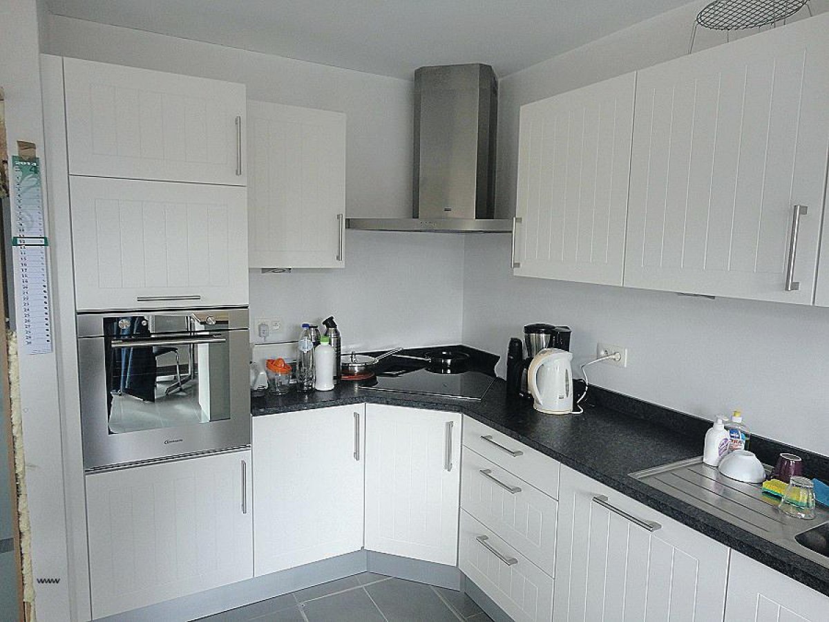 Modele de cuisine equipee blanche
