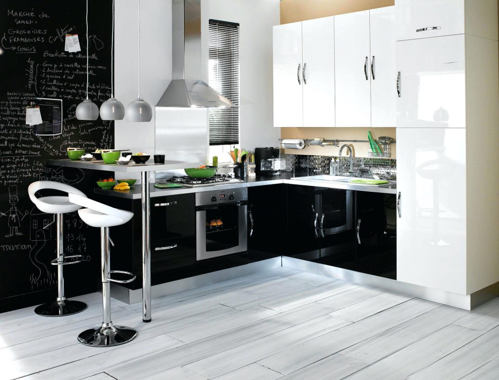 Modele cuisine equipee blanche