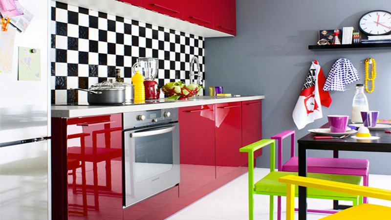 Modele de cuisine rouge et taupe