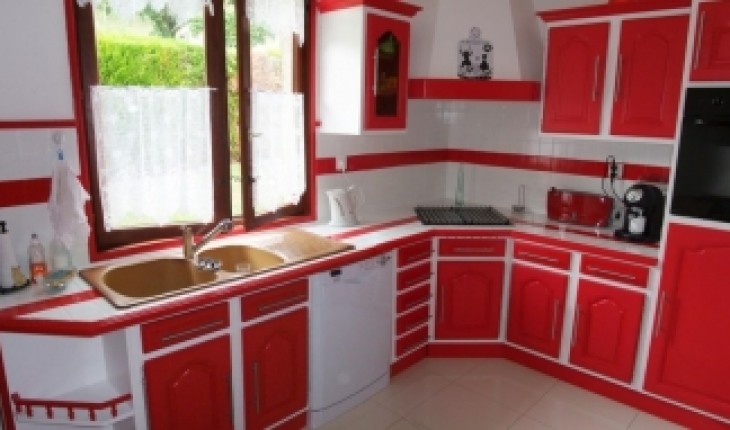 Decoration cuisine rouge bordeau
