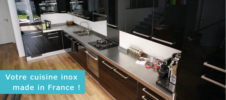 Meuble de cuisine avec plan de travail inox