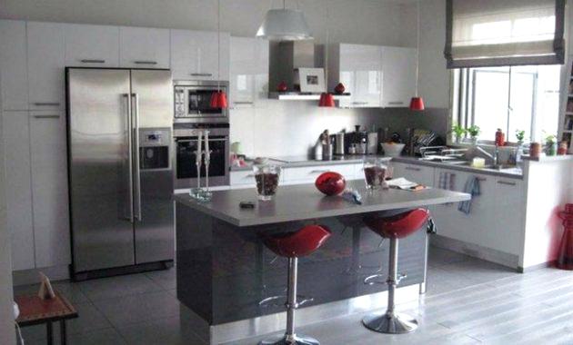 Petite cuisine moderne noir et blanc