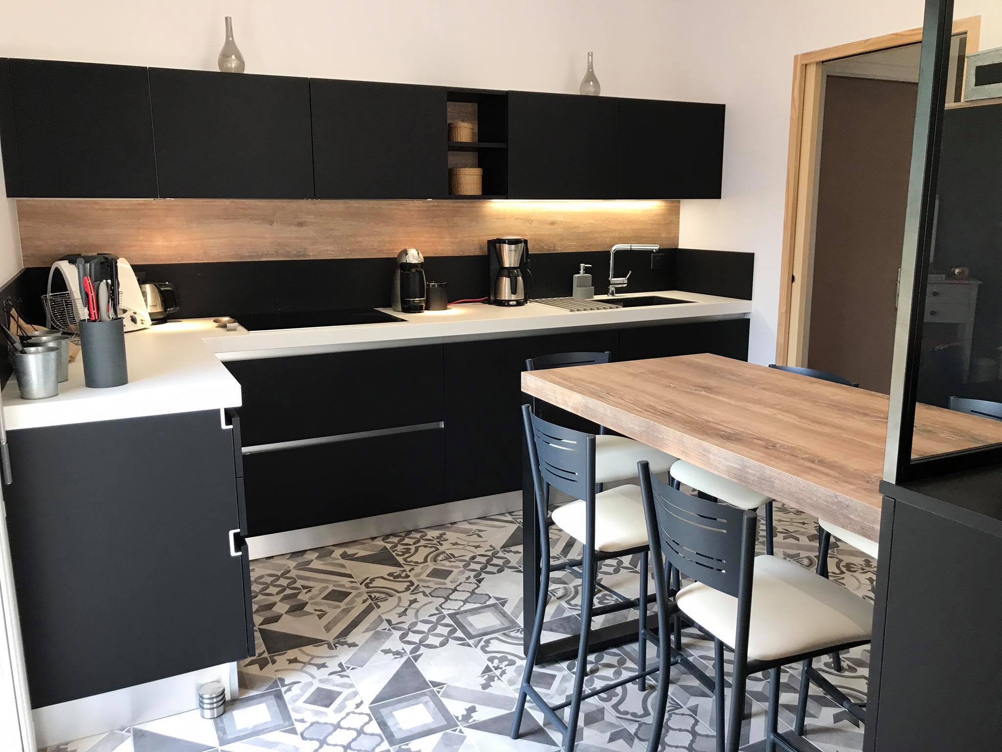 Plan de travail cuisine noire