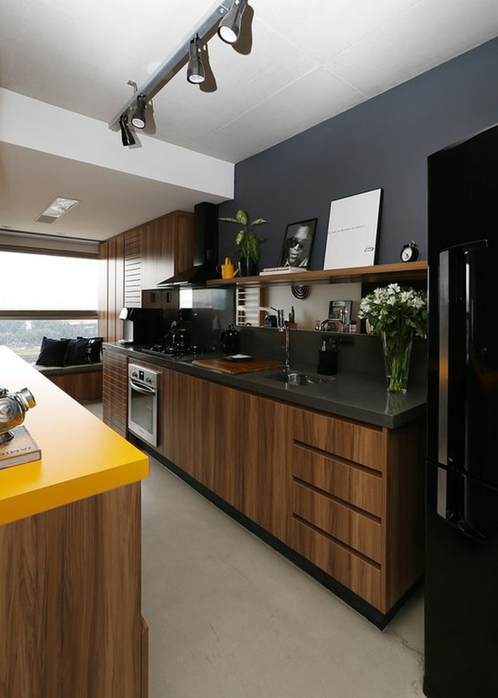 Photo cuisine noire et jaune