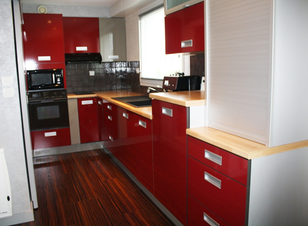 Photo cuisine rouge et bois