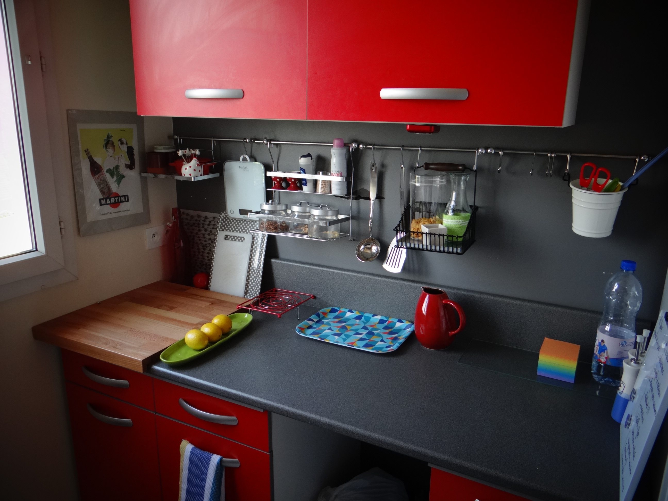 Cuisine rouge plan travail gris