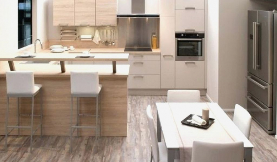 Plan de cuisine avec salle a manger