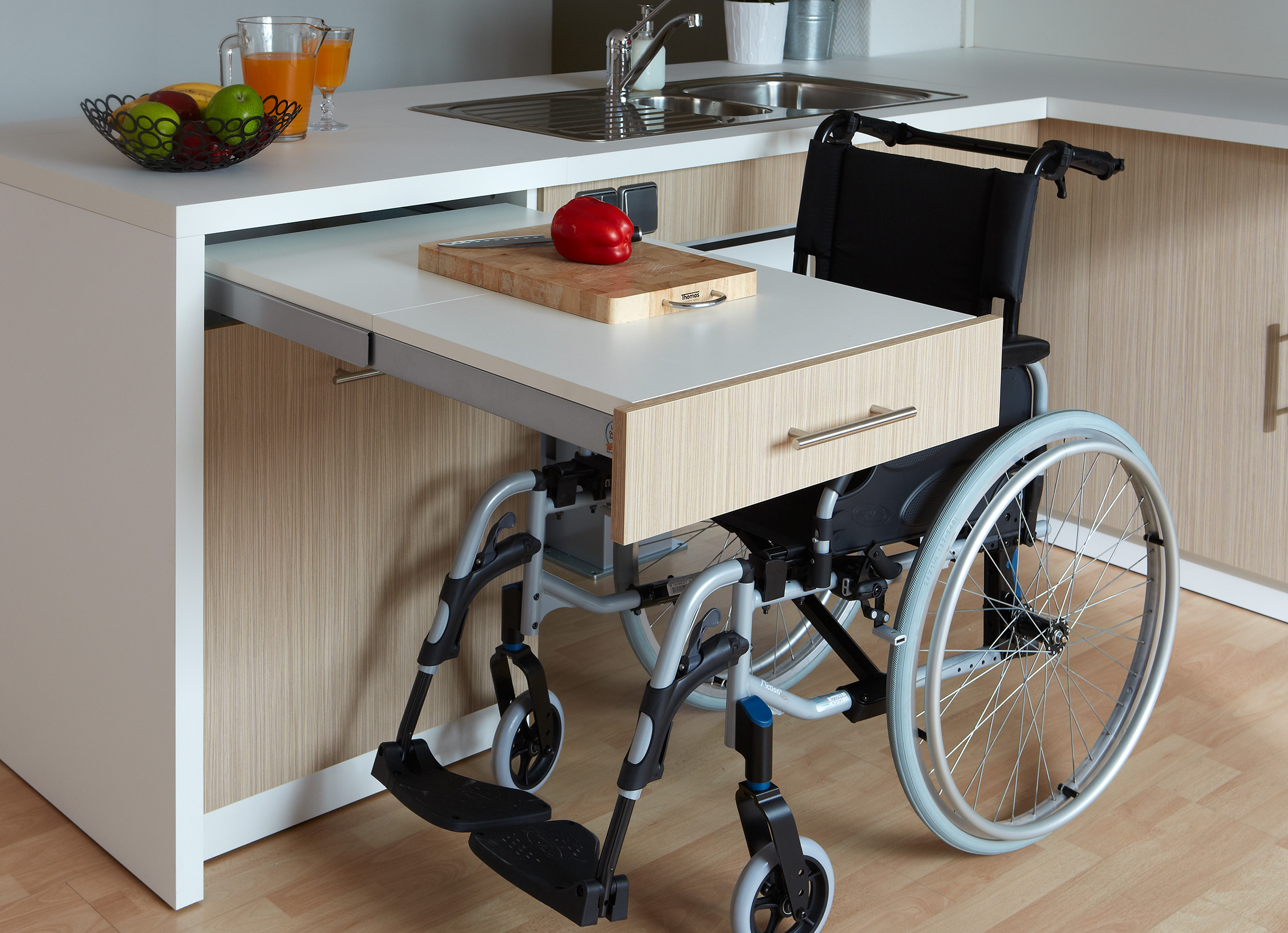 Hauteur plan travail cuisine handicap