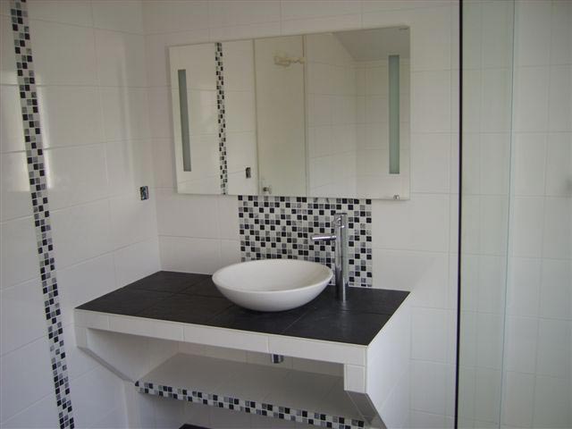 Carrelage avec frise mosaique