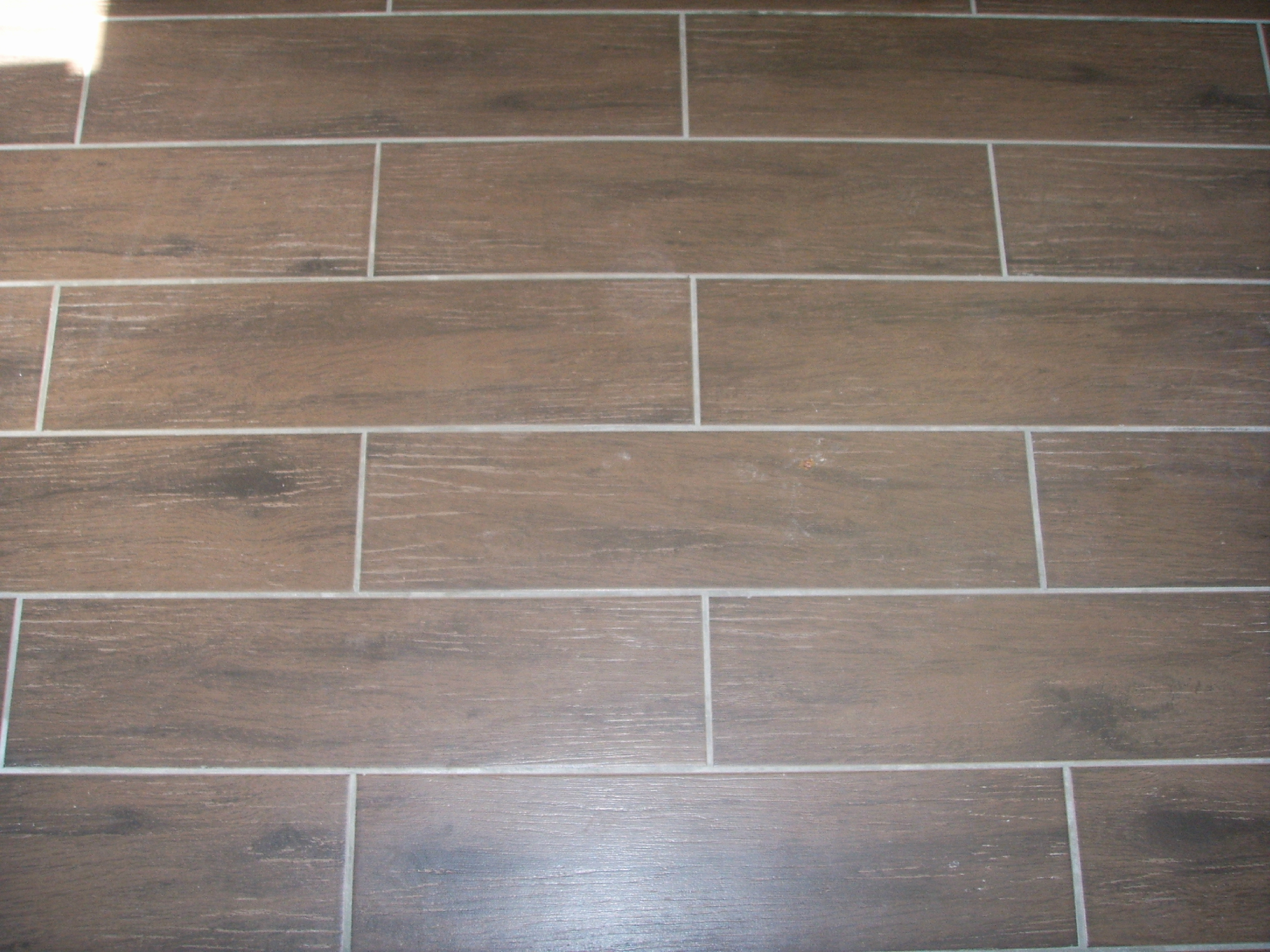 Carrelage imitation parquet dans salle de bain