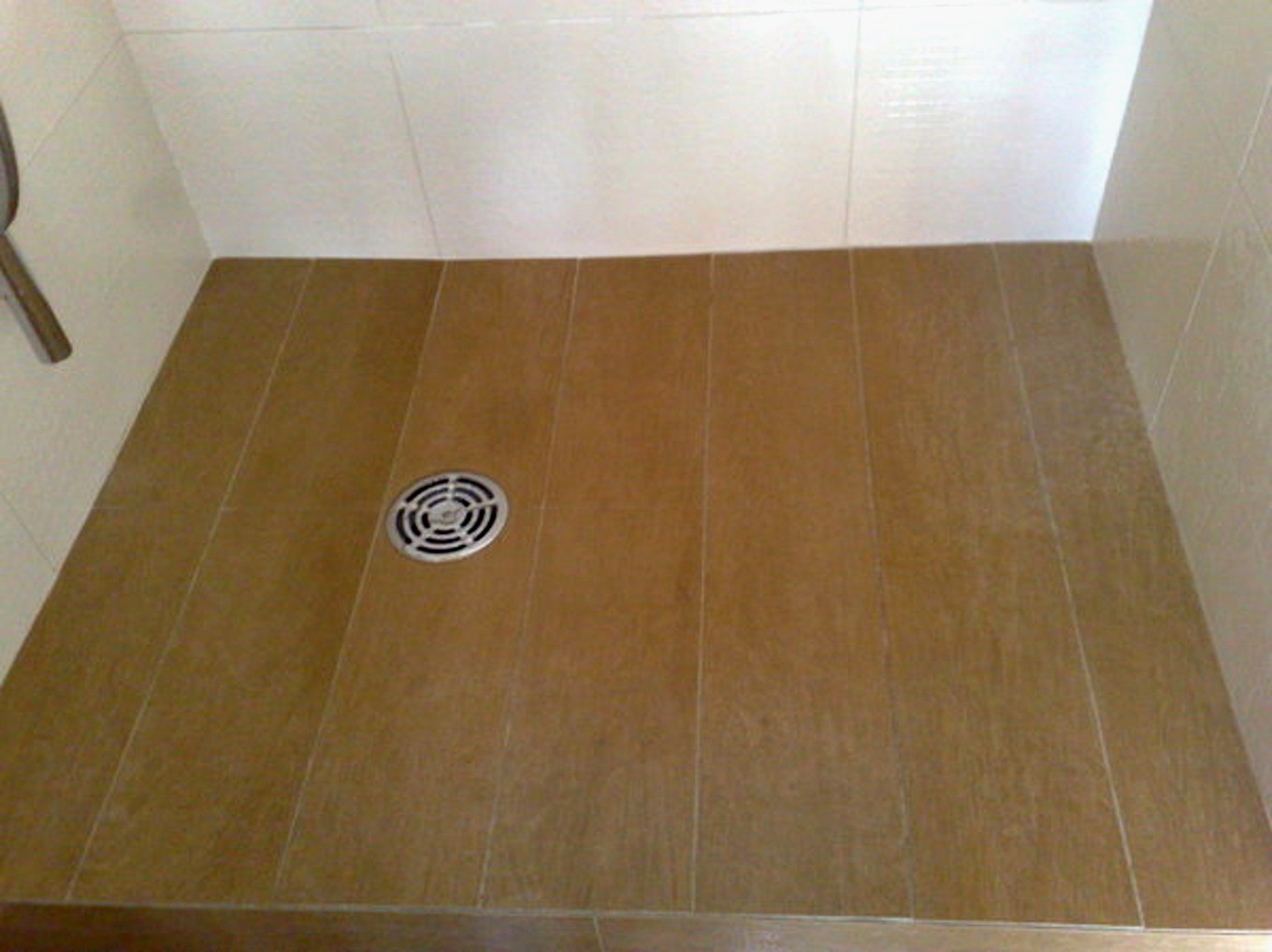 Douche italienne carrelage imitation bois