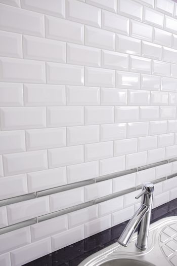 Carrelage blanc forme brique